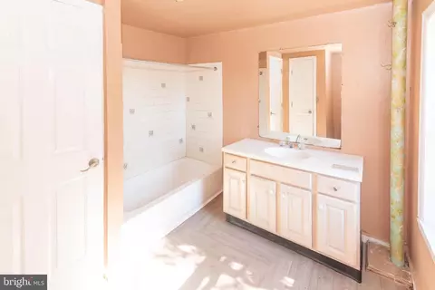 Bath - 877 Lemmon St, Baltimore, MD 21201 photo 1 of 1