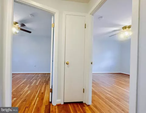 Entry Way - 4768 Melbourne Rd, Baltimore, MD 21229 photo 4 of 4