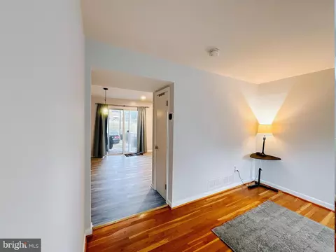 Entry Way - 4768 Melbourne Rd, Baltimore, MD 21229 photo 1 of 4