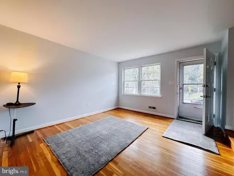 Living - 4768 Melbourne Rd, Baltimore, MD 21229 photo 2 of 3
