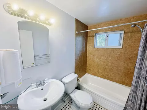 Bath - 4768 Melbourne Rd, Baltimore, MD 21229 photo 1 of 1