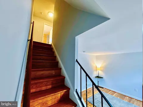 Entry Way - 4768 Melbourne Rd, Baltimore, MD 21229 photo 3 of 4