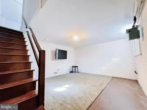 Living - 4768 Melbourne Rd, Baltimore, MD 21229 photo 3 of 3