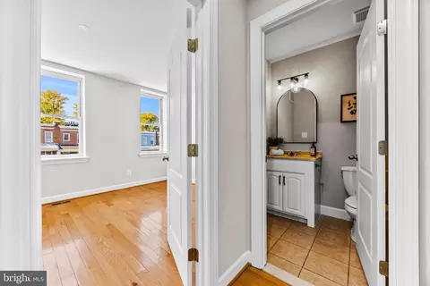 Entry Way - 4209 Ivanhoe Ave, Baltimore, MD 21212 photo 7 of 8