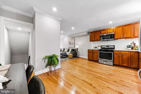 Entry Way - 4209 Ivanhoe Ave, Baltimore, MD 21212 photo 4 of 8