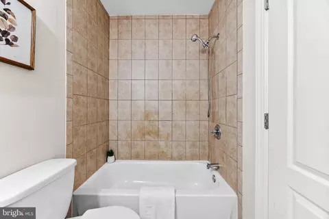 Bath - 4209 Ivanhoe Ave, Baltimore, MD 21212 photo 5 of 5