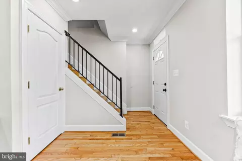 Entry Way - 4209 Ivanhoe Ave, Baltimore, MD 21212 photo 2 of 8