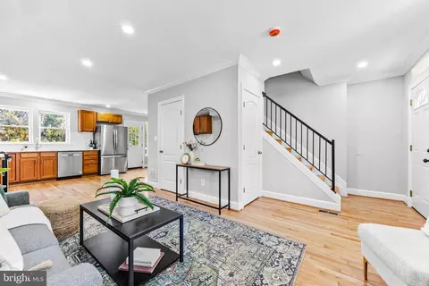 Entry Way - 4209 Ivanhoe Ave, Baltimore, MD 21212 photo 3 of 8
