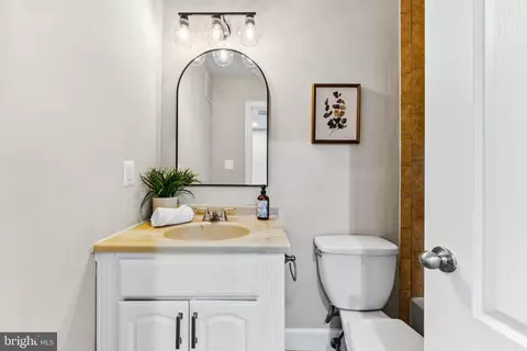 Bath - 4209 Ivanhoe Ave, Baltimore, MD 21212 photo 3 of 5