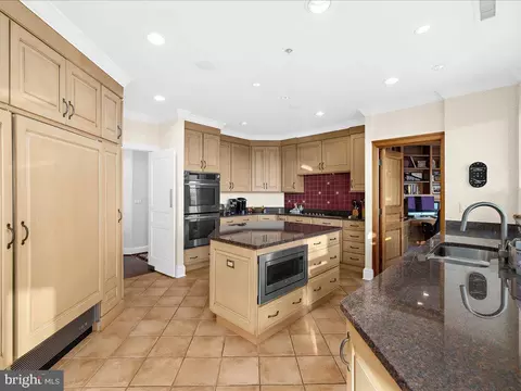 Kitchen - 100 Harborview Dr #PH1D, Baltimore, MD 21230 photo 3 of 7