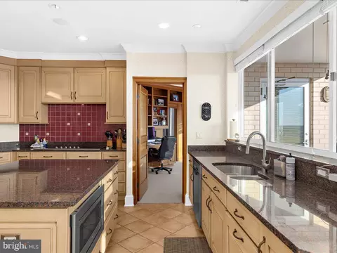 Kitchen - 100 Harborview Dr #PH1D, Baltimore, MD 21230 photo 2 of 7