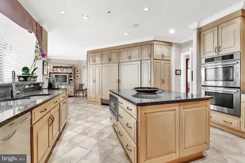 Kitchen - 100 Harborview Dr #PH1D, Baltimore, MD 21230 photo 7 of 7