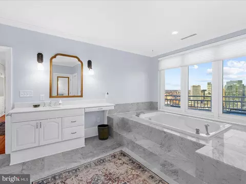 Bath - 100 Harborview Dr #PH1D, Baltimore, MD 21230 photo 3 of 8