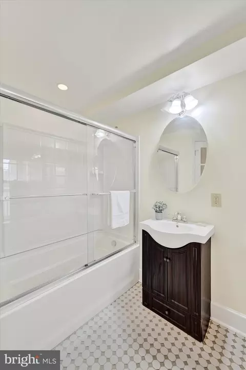 Bath - 311 E West St, Baltimore, MD 21230 photo 3 of 5
