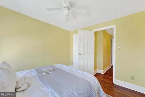 Bedroom - 311 E West St, Baltimore, MD 21230 photo 4 of 4