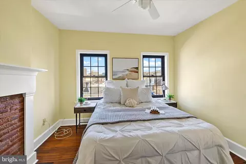 Bedroom - 311 E West St, Baltimore, MD 21230 photo 3 of 4