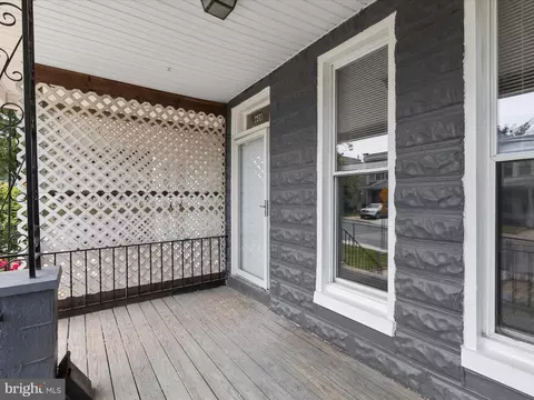 608 E 41st St, Baltimore, MD 21218 photo 2