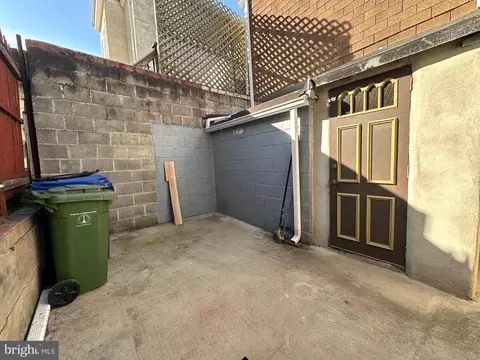 Exterior - 517 S Regester St, Baltimore, MD 21231 photo 2 of 2