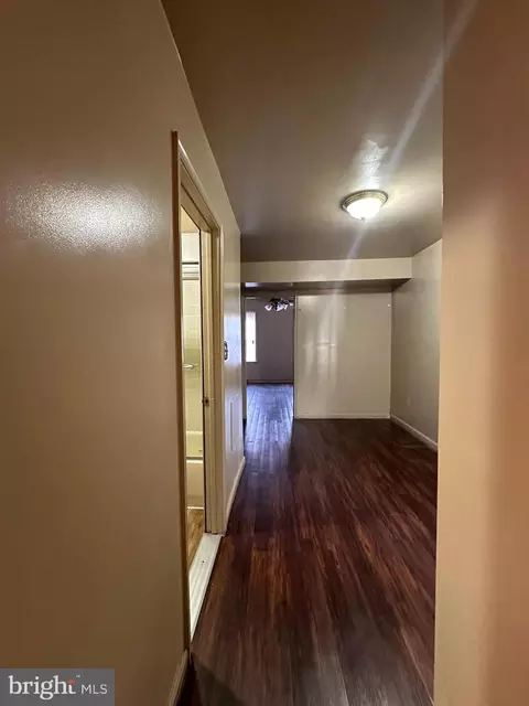 Entry Way - 517 S Regester St, Baltimore, MD 21231 photo 3 of 4