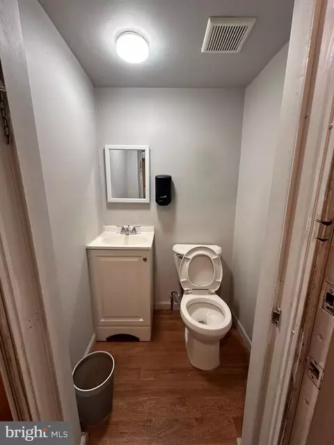 Bath - 517 S Regester St, Baltimore, MD 21231 photo 1 of 2