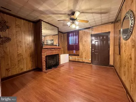 Living - 517 S Regester St, Baltimore, MD 21231 photo 2 of 4