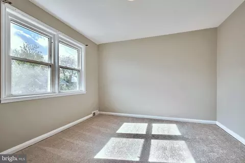 Bedroom - 1433 Cedarcroft Rd, Baltimore, MD 21239 photo 4 of 6