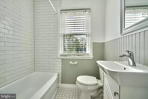 Bath - 1433 Cedarcroft Rd, Baltimore, MD 21239 photo 1 of 3
