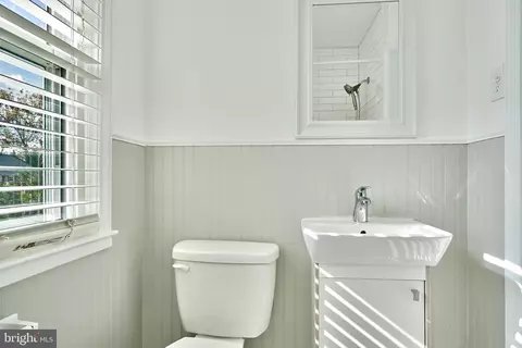 Bath - 1433 Cedarcroft Rd, Baltimore, MD 21239 photo 3 of 3