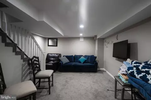 Entry Way - 3731 Lyndale Ave, Baltimore, MD 21213 photo 2 of 3