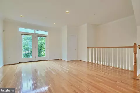 910 E Lombard St, Baltimore, MD 21202 photo 7