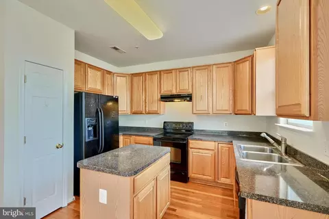 910 E Lombard St, Baltimore, MD 21202 photo 10