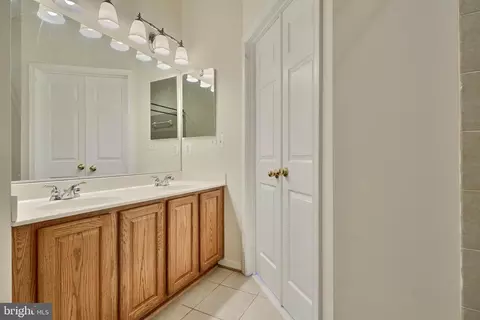 910 E Lombard St, Baltimore, MD 21202 photo 24