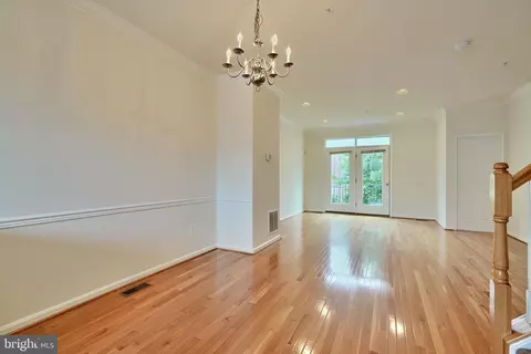 910 E Lombard St, Baltimore, MD 21202 photo 8