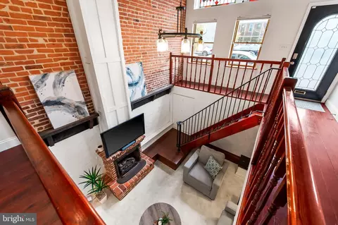 Entry Way - 2812 Dillon St, Baltimore, MD 21224 photo 4 of 10