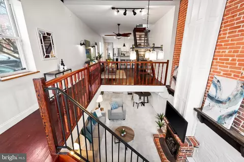 Entry Way - 2812 Dillon St, Baltimore, MD 21224 photo 5 of 10