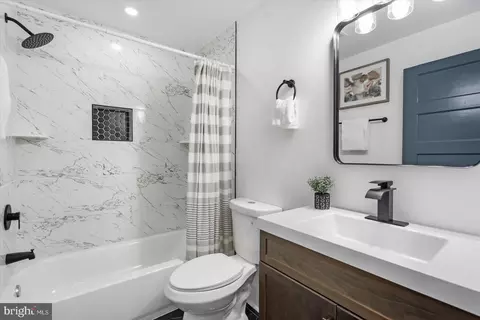 Bath - 5632 Anthony Ave, Baltimore, MD 21206 photo 4 of 7