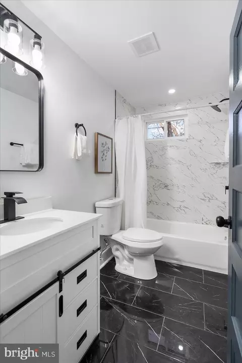 Bath - 5632 Anthony Ave, Baltimore, MD 21206 photo 6 of 7