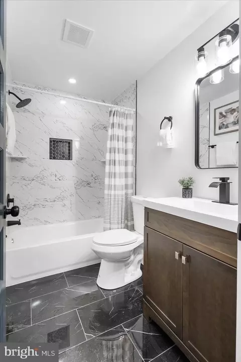 Bath - 5632 Anthony Ave, Baltimore, MD 21206 photo 5 of 7