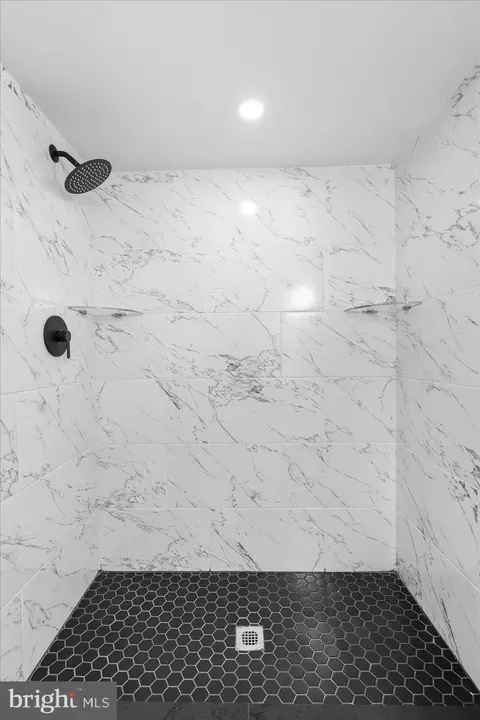 Bath - 5632 Anthony Ave, Baltimore, MD 21206 photo 3 of 7