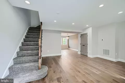 Entry Way - 25 S Rosedale St, Baltimore, MD 21229 photo 1 of 8