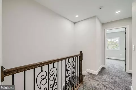 Entry Way - 25 S Rosedale St, Baltimore, MD 21229 photo 6 of 8