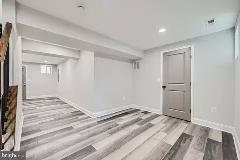 Entry Way - 25 S Rosedale St, Baltimore, MD 21229 photo 7 of 8