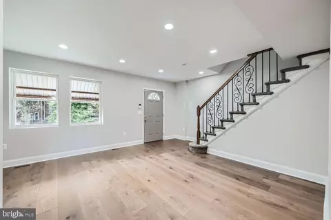Entry Way - 25 S Rosedale St, Baltimore, MD 21229 photo 2 of 8