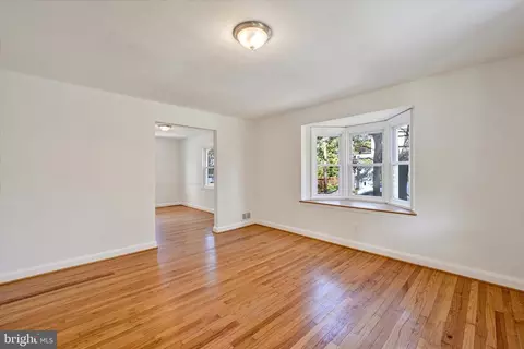 Living - 4810 Crowson Ave, Baltimore, MD 21212 photo 2 of 3