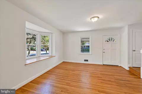 Living - 4810 Crowson Ave, Baltimore, MD 21212 photo 1 of 3