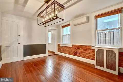Entry Way - 1902 E Pratt St, Baltimore, MD 21231 photo 2 of 5