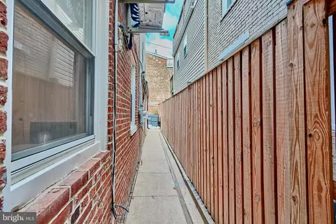 Entry Way - 1902 E Pratt St, Baltimore, MD 21231 photo 5 of 5