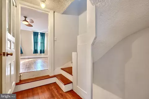 Entry Way - 1902 E Pratt St, Baltimore, MD 21231 photo 3 of 5