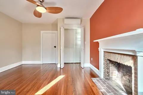 Bedroom - 1902 E Pratt St, Baltimore, MD 21231 photo 2 of 5