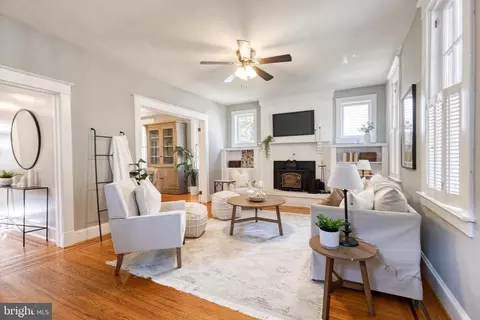 Living - 502 Westgate Rd, Baltimore, MD 21229 photo 1 of 2